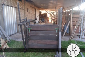 mangas, casillas de operaciones, cepos, cargadores fijos, cargadores moviles, balanzas, tranqueras, portones, comederos, maderas duras, pisos deck, tirantes para techos, tirantes para galerias, pergolas, trabajos artesanales, mesas, bancos, sillas, hamacas, sillones, maseteros, articulos rurales, maquinaria, maquina usada, maquinas usadas, balnearia, brinkmann, carpinteria rural, chipion, cordoba, forraje, forrajeros, freyre, la paquita, marull, morteros, porteña, rafaela, rincon del norte, san francisco, san guillermo, santa fe, suardi, sunchales, transporte, villa trinidad