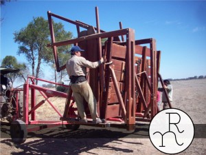 mangas, casillas de operaciones, cepos, cargadores fijos, cargadores moviles, balanzas, tranqueras, portones, comederos, maderas duras, pisos deck, tirantes para techos, tirantes para galerias, pergolas, trabajos artesanales, mesas, bancos, sillas, hamacas, sillones, maseteros, articulos rurales, maquinaria, maquina usada, maquinas usadas, balnearia, brinkmann, carpinteria rural, chipion, cordoba, forraje, forrajeros, freyre, la paquita, marull, morteros, porteña, rafaela, rincon del norte, san francisco, san guillermo, santa fe, suardi, sunchales, transporte, villa trinidad