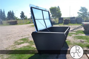 imagen baul confeccionado en madera dura