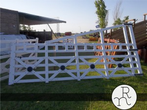 foto tranquera para campo pintada