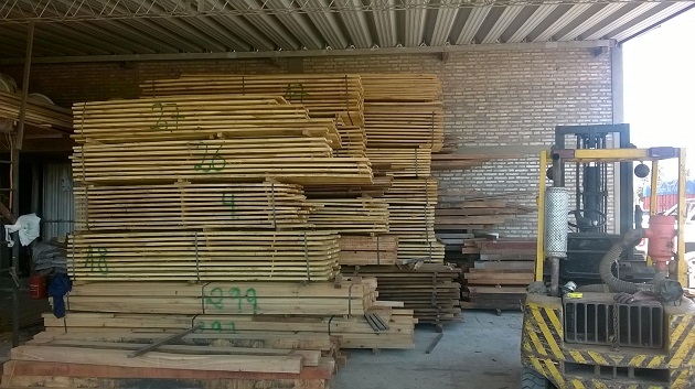 stock de madera dura para comederos instalaciones ganaderas articulos rurales