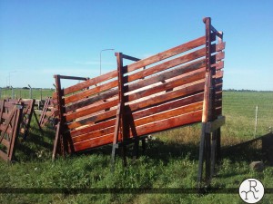 embarcadero para ganado en madera dura